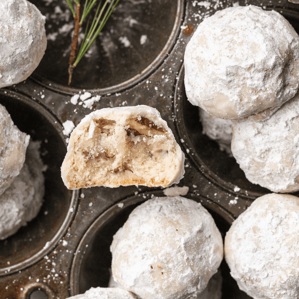 Snowball Cookies (Russian Tea Cakes) - Bake & Bacon